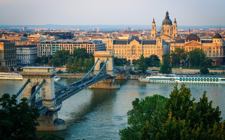 Budapest  - Lungo il Danubio, tra Buda e Pest